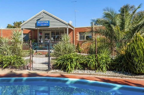 COMFORT INN COACH AND BUSHMANS - Accommodation Gold Coast 0