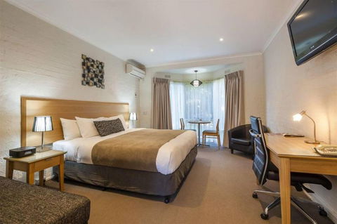 COMFORT INN COACH AND BUSHMANS - Accommodation Gold Coast 1