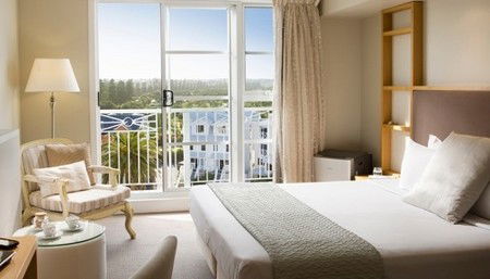 Quality Suites Deep Blue - Accommodation Gold Coast 2