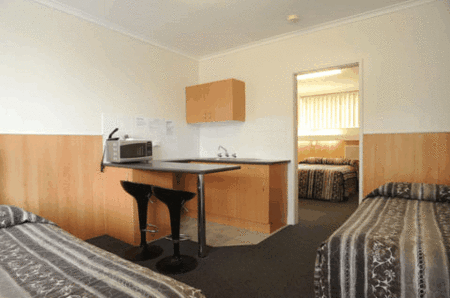 Bamboo Motor Inn - Accommodation Gold Coast 2