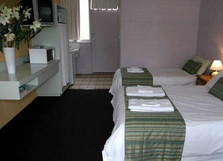 The Bay Motel - Safety Beach - Accommodation Gold Coast 2