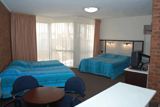 Lakes Central Hotel - Accommodation Gold Coast 1