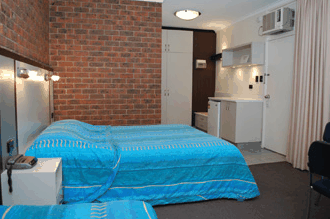 Lakes Central Hotel - Accommodation Gold Coast 3