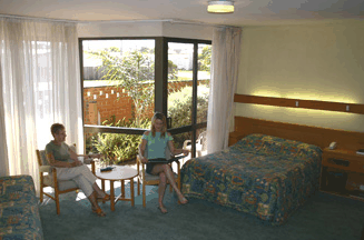 Lakes Central Hotel - Accommodation Gold Coast 4