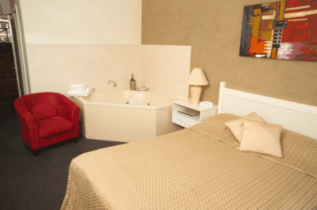 Buffalo Motor Inn - Accommodation Gold Coast 1