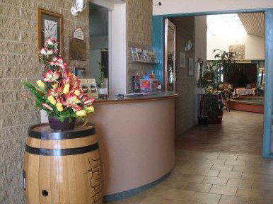 Travellers Rest And The Courtyard Restaurant - Accommodation Gold Coast 3