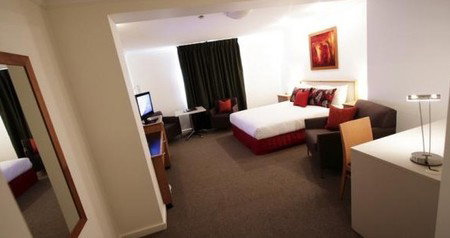 Townhouse Hotel - Accommodation Gold Coast 0