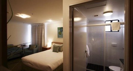 Townhouse Hotel - Accommodation Gold Coast 2