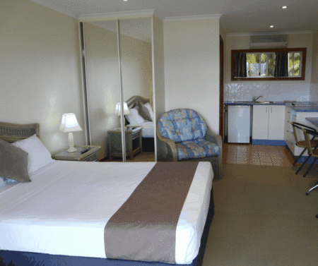 Sunlit Waters Studio Apartments - Accommodation Gold Coast 1