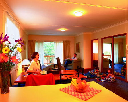 Oxley Court Serviced Apartments - Accommodation Gold Coast 0