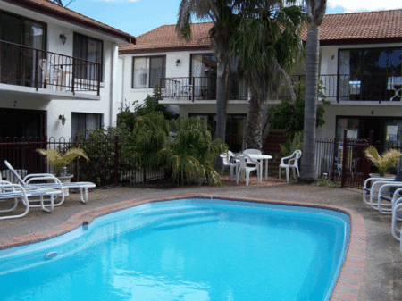 Peninsular Apartments - Accommodation Gold Coast 0