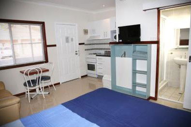 Across Country Motor Inn - Accommodation Gold Coast 2