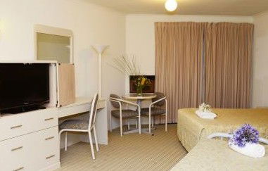 Motel 10 Motor Inn - Accommodation Gold Coast 2