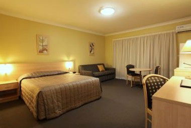 Maclin Lodge Motel - Accommodation Gold Coast 4