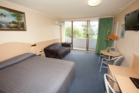 Palm Court Motor Inn - Accommodation Gold Coast 1