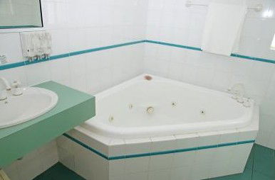 Sapphire Waters Motor Inn - Accommodation Gold Coast 3