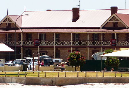 Tumby Bay Hotel And Seafront Apartments - Accommodation Gold Coast 2