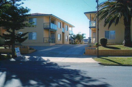 AA Madalena Court Holiday Apartments - Accommodation Gold Coast 0