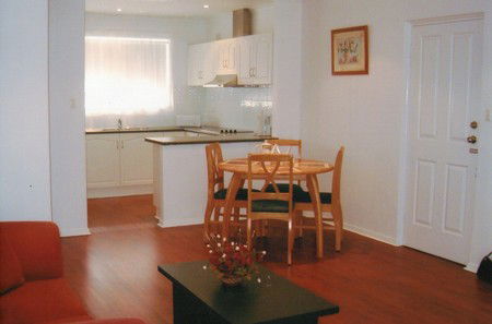 AA Madalena Court Holiday Apartments - Accommodation Gold Coast 1