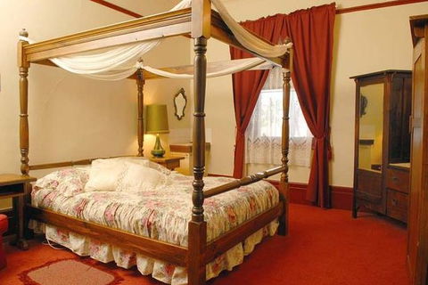 Mickey Bourkes Koroit Hotel - Accommodation Gold Coast 0