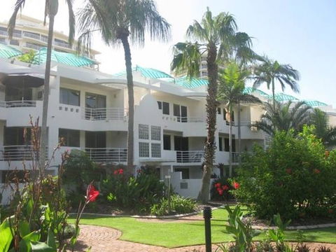 Camargue Beachfront Apartments - Accommodation Gold Coast 0