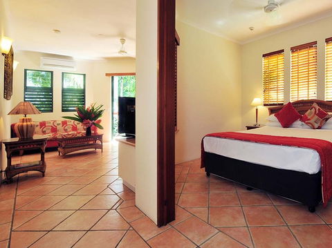 Martinique On Macrossan - Accommodation Gold Coast 3