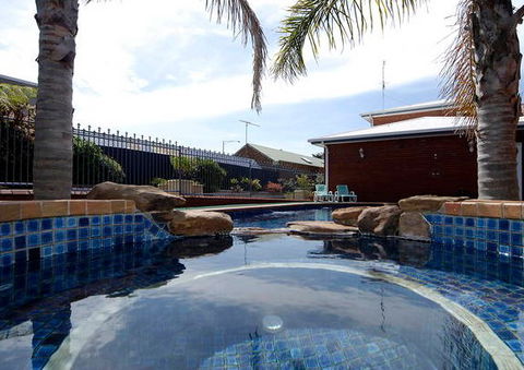 Comfort Inn The International - Accommodation Gold Coast 1