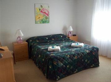 AA Madalena Court Holiday Apartments - Accommodation Gold Coast 3