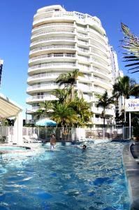Surfers Mayfair - Accommodation Gold Coast 3