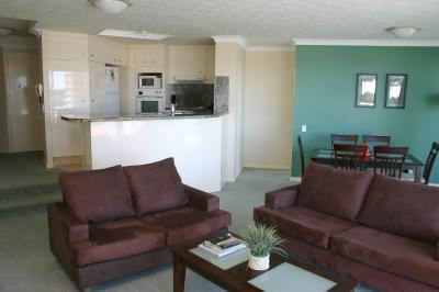 Surfers Mayfair - Accommodation Gold Coast 6