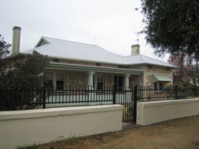 Naracoorte Cottages - MacDonnell House - Accommodation Gold Coast 0