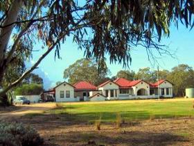 Cummins SA Accommodation Gold Coast
