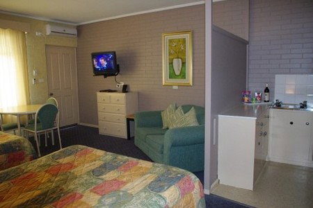 Lake View Apartments - Accommodation Gold Coast 1