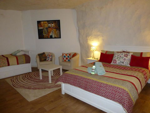 Underground Bed And Breakfast - Accommodation Gold Coast 2