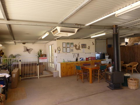 Underground Bed And Breakfast - Accommodation Gold Coast 3