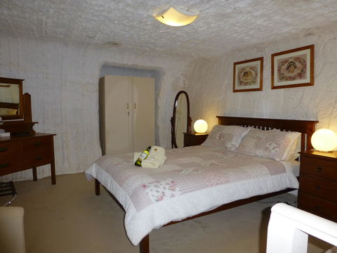 Underground Bed And Breakfast - Accommodation Gold Coast 4