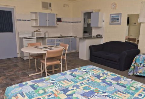 Modra's Apartments Tumby Bay - Accommodation Gold Coast 5
