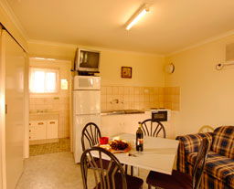 Victor Harbor Holiday And Cabin Park - Accommodation Gold Coast 2