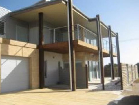 Kingston Shore Villas - Accommodation Gold Coast 2