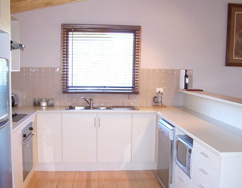 McLaren Ridge 3 - McLaren Ridge Log Cabins - Accommodation Gold Coast 2