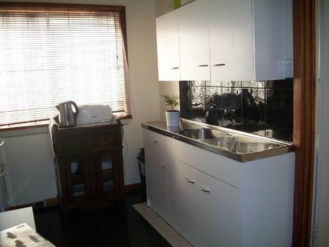 Beachside Apartment - Hove - Accommodation Gold Coast 1