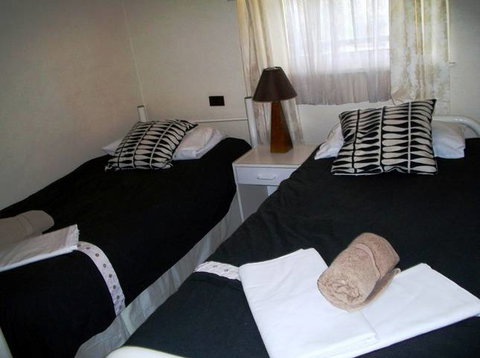 Beachside Apartment - Hove - Accommodation Gold Coast 3