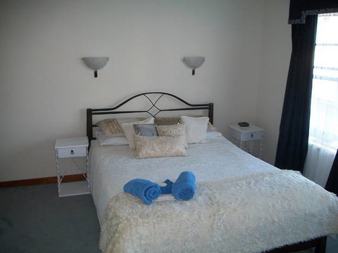 Beachside Apartment - Hove - Accommodation Gold Coast 4