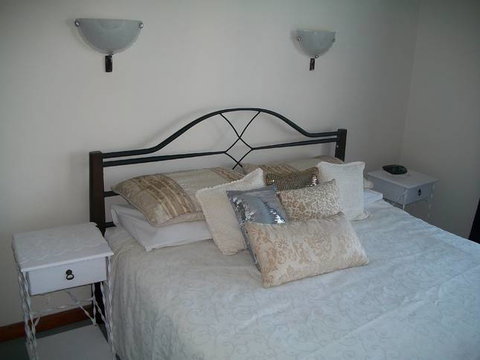 Beachside Apartment - Hove - Accommodation Gold Coast 5
