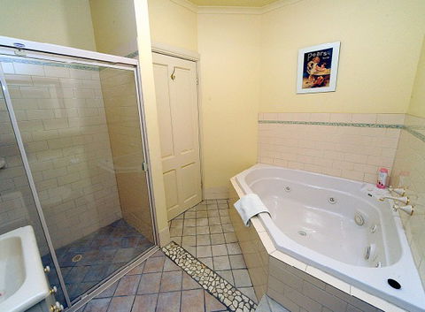 St Helens Cottages- Coach House - Accommodation Gold Coast 0
