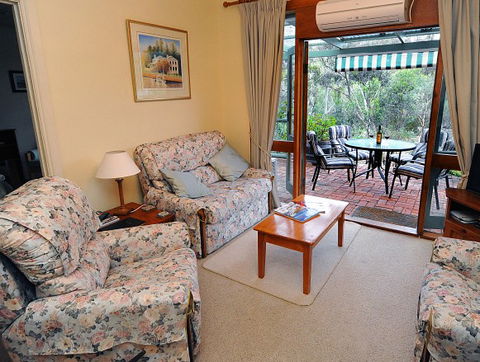 St Helens Cottages- Coach House - Accommodation Gold Coast 1