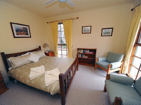 St Helens Cottages- Coach House - Accommodation Gold Coast 5