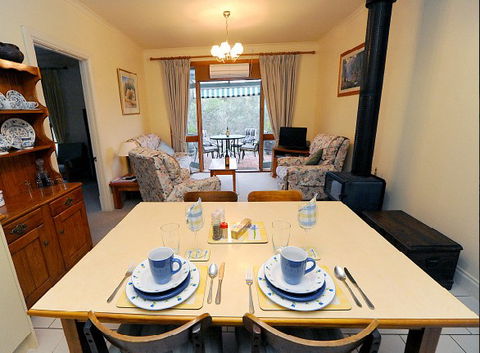 St Helens Cottages- Coach House - Accommodation Gold Coast 6