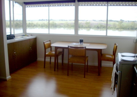 Riverfront Holiday House - Accommodation Gold Coast 2