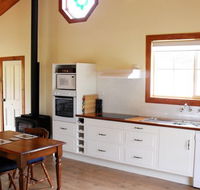 The Old Oak Bed and Breakfast - The Shearing Quarters - Accommodation Gold Coast